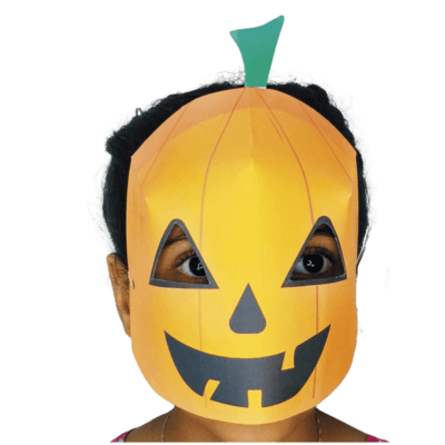 criança com mascara de abobora como exemplo de fantasias de halloween infantis